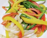 A picture of step 2 of Stir-Fried Vegetables and Sliced Beef with Sukiyaki Sauce.
