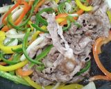 A picture of step 3 of Stir-Fried Vegetables and Sliced Beef with Sukiyaki Sauce.