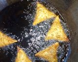 A picture of step 12 of Dengu samosas.