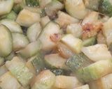Foto del paso 1 de la receta: Revuelto de zucchinis con huevo 🥚