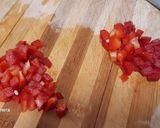 Foto del paso 1 de la receta Ensalada de salmón ahumado con aderezo de alcaparras