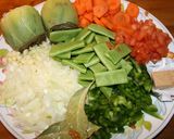 Foto del paso 1 de la receta: Patatas guisadas con costillas de cerdo y verduras