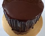 Foto del paso 4 de la receta: Torta de trufa, ganache de chocolate blanco y brillo espejo