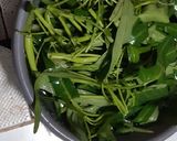 Foto langkah ke 1 dari resep Tumis kangkung simple.