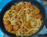 A picture of step 6 of Hakka noodles with gravy.