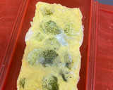 Foto del paso 2 de la receta: Tortilla de calabacín con tomate, queso de Cabra y espárragos verdes al lekue