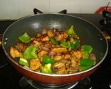 A picture of step 3 of Chicken chilli.