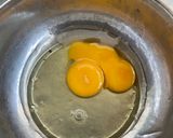 Foto langkah ke 1 dari resep Telur Dadar Pratunam.