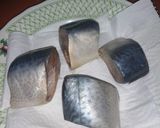 A picture of step 1 of Flour coated fish.