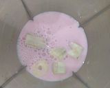 Foto langkah ke 2 dari resep Banana strawberry yoghurt.