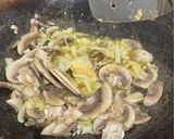 Foto langkah ke 4 dari resep Spaghetti with Mushroom Sauce.