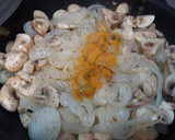 Foto del paso 2 de la receta: Guiso de codornices con champis (olla rápida)