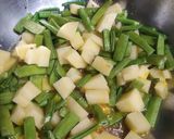 A picture of step 3 of Gavar potato nutty sabji.