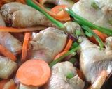 Foto del paso 5 de la receta: Patas de pollo salteadas con soja y miel
