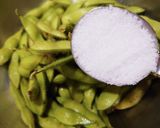 A picture of step 1 of ♫Super Easy! Microwave Edamame♫.