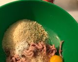 Foto del paso 1 de la receta Paella de habitas, ajos tiernos y albóndigas