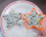 Hình bước làm 3 của món Burger cơm rong biển thịt gà rau củ