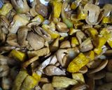 Foto langkah ke 5 dari resep Tahu Jamur Masak ala Bistik.