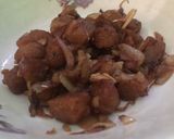 Foto langkah ke 5 dari resep Tumis Nugget Ayam Saus Lada Hitam.