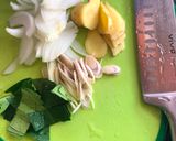 Hình bước làm 3 của món Khô gà lá chanh