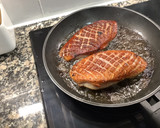 Foto del paso 2 de la receta: Magret de pato con salsa de frutos de rojos