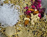 साबूत धनिया सूखा नारियल पंजीरी - पारंपरिक मिठाई भोग प्रसाद जन्माष्टमी स्पेशल रेसिपी चरण 3 फोटो