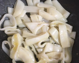 Foto del paso 2 de la receta: Pota o calamares en salsa