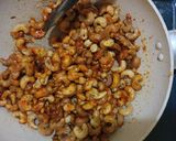 Foto langkah ke 5 dari resep Kacang Mede Karamel Pedas.