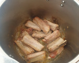 Foto del paso 1 de la receta: Guiso de costillas con patatas