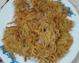 Foto langkah ke 3 dari resep Teri Medan Goreng Telur.