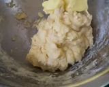 Gambar langkah 8 resipi Roti kentang kastard.