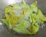 A picture of step 5 of Green veggies chips.