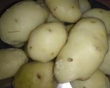 आलू टमाटर की सूखी सब्जी (aloo tamatar ki sukhi sabzi recipe in Hindi) रेसिपी चरण 1 फोटो