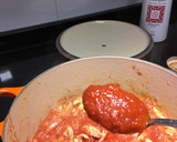 Foto del paso 4 de la receta: Pollo en salsa de tomate aromático con hierbas y alcaparras