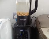 A picture of step 1 of Home made soya bean milk.