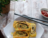 Foto langkah ke 5 dari resep Gyeran Mari (Omelete Gulung ala Korea).