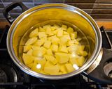 Szalonnás-tojásos krumpli 🥓🥚🥔 recept fázis 1 fotója