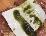 Foto del paso 2 de la receta: Contramuslos rellenos con mozzarella y pesto