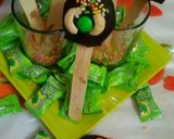 A picture of step 4 of Oreo buiscuit chocolate lollipops.