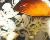 Foto del paso 2 de la receta: Salteado de hojas de rabanitos con tallarines y ricota seca salada. Receta Fácil y rápida