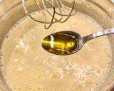 Foto del paso 3 de la receta: Bizcocho de naranja con pepitas de chocolate