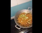 Foto langkah ke 6 dari resep Bakmi Goreng Sosis Spesial.