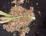 Gambar langkah 2 resipi Ubi Kayu Rebus Tumis Belacan.