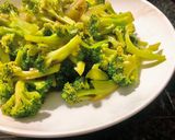 Hình bước làm 3 của món Bông Cải Xanh Xào Nước Tương (Vegan)