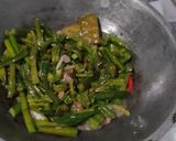 Foto langkah ke 4 dari resep Tumis genjer tauco.