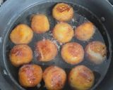 A picture of step 6 of Gulab jamun cheese cake.