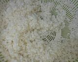 Hình bước làm 1 của món Xôi Bọc Trứng Muối