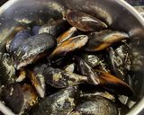 Foto del paso 1 de la receta: Fideos perla con calamares y mejillones