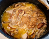 Foto del paso 4 de la receta: Pollo en salsa de cava y estragón con champiñones
