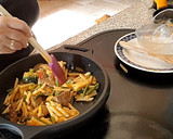 Foto del paso 8 de la receta: Pasta con Salteado de Verduras y Hamburguesa